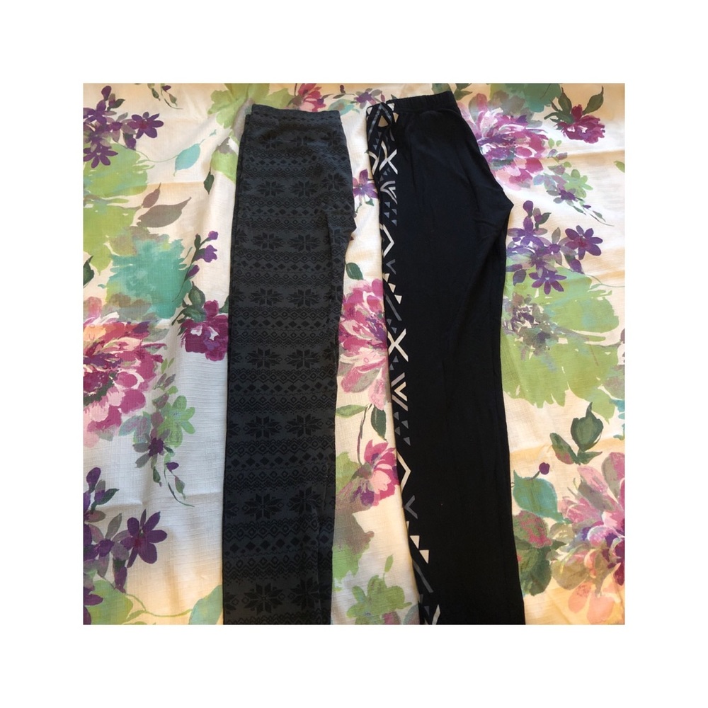 SALE 2 for $16 (Juniors) Fashionable leggings ❣️